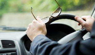 Mandat za jazdę w okularach. Tym osobom grozi kara