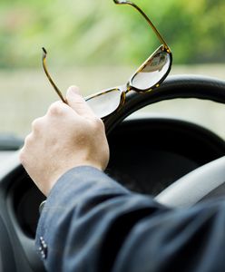 Mandat za jazdę w okularach. Tym osobom grozi kara