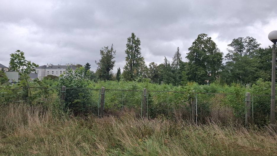 Działka, na której powstanie pierwszy wieżowiec radomskiego &#34;city&#34; - Malczewskiego 20. Zobacz na kolejnych zdjęciach - działka gdzie powstanie inwestycja i wizualizacje