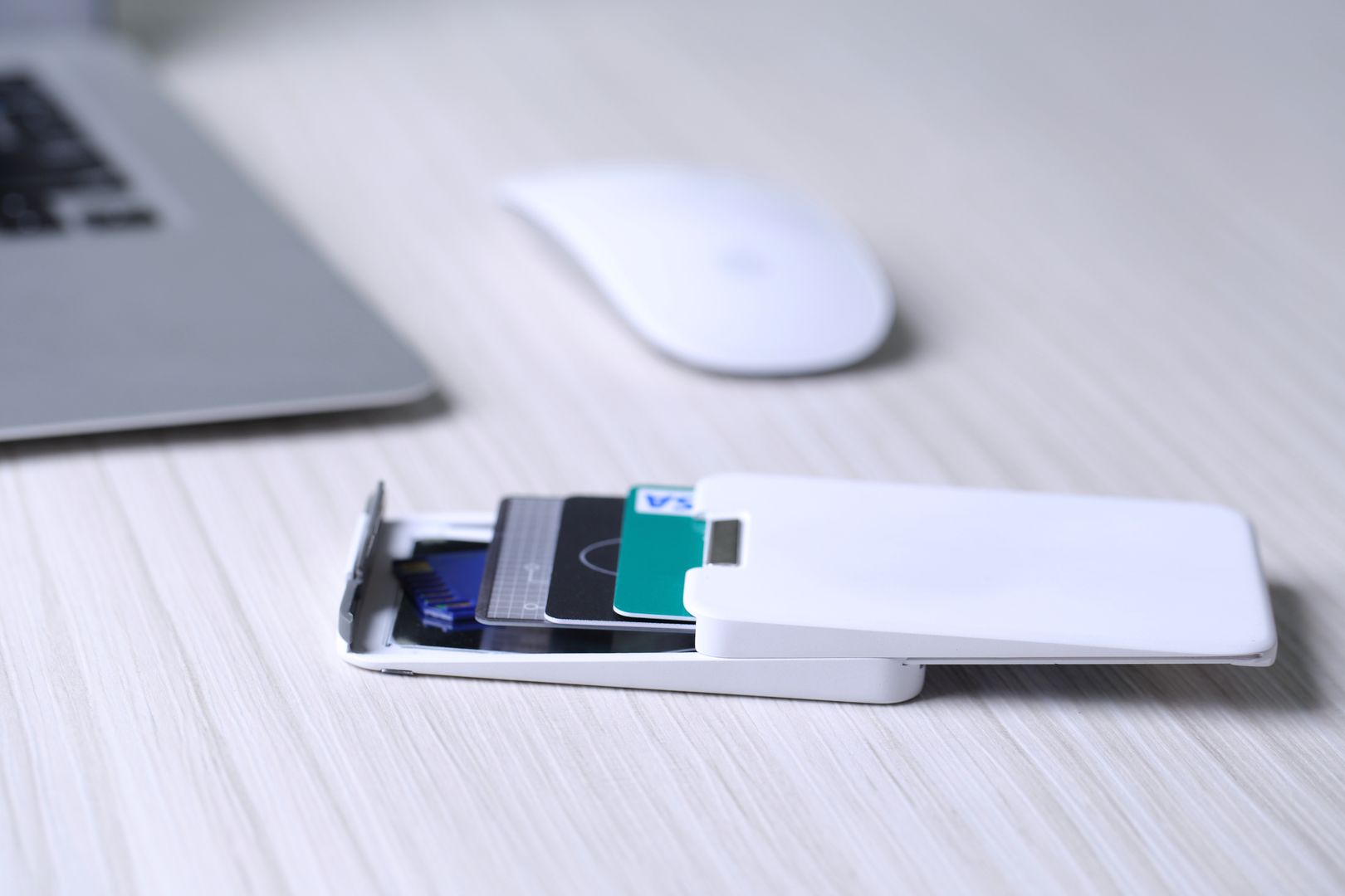 Test portfela Zenlet blokującego RFID. Czy zabezpieczenie naszych kart płatniczych naprawdę działa?