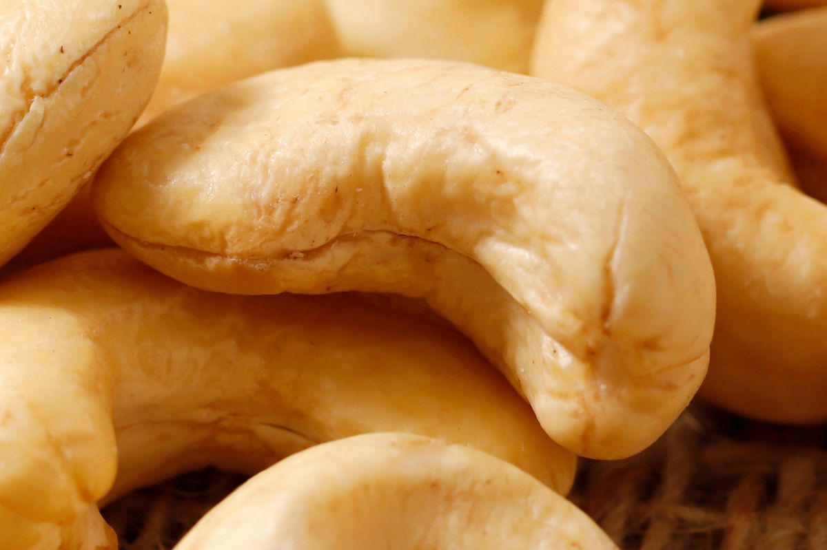 Cashew nuts support heart health.