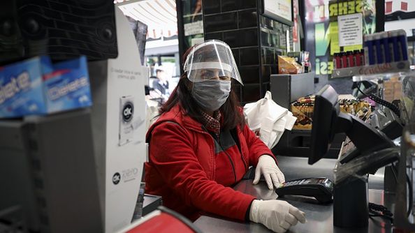 Najbardziej poszkodowane są osoby pracujące w handlu.