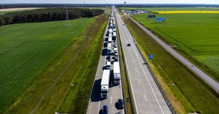 Darmowe autostrady i zakaz wyprzedzenia się ciężarówek. Jest ostateczna decyzja