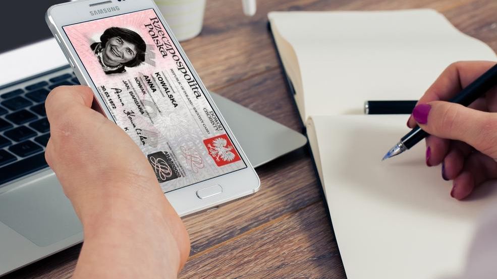 Pogłoski o śmierci dowodu osobistego w smartfonie są mocno przesadzone. "Mogło dojść do nadinterpretacji faktów" 1