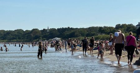 Ostatnie podrygi lata. Tłumy plażowiczów w Gdańsku