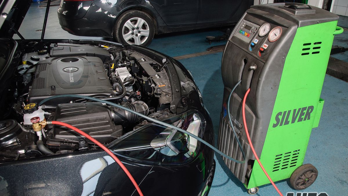 Napełnianie układu klimatyzacji czynnikiem