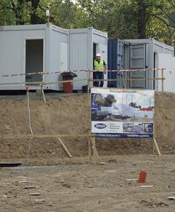 Koronawirus w Polsce. Szpital w Bolesławcu pęka w szwach. Dodatkowa placówka modułowa nie jest jeszcze gotowa