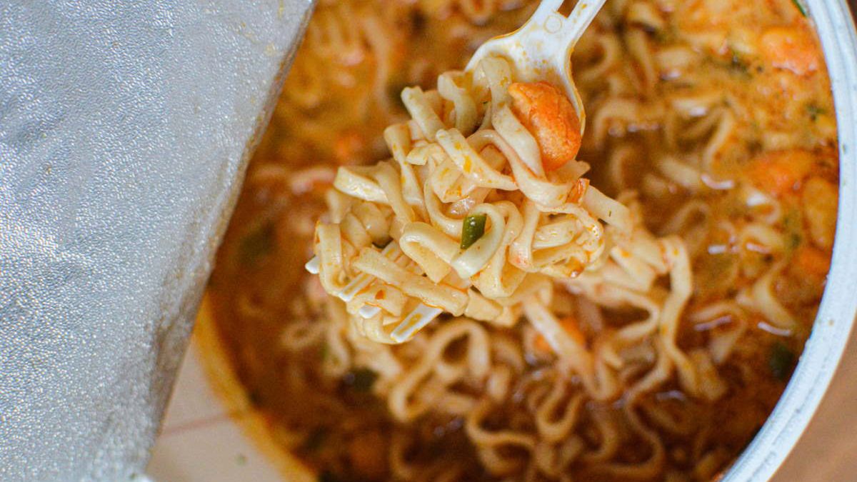 Takiej żywności lepiej unikać, może prowadzić uszkodzić mózg