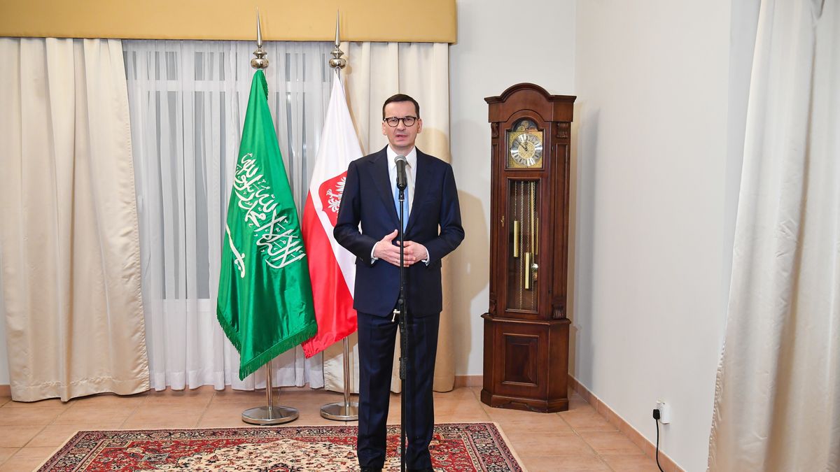 Rijad, Arabia Saudyjska, 07.03.2023. Premier Mateusz Morawiecki na konferencji prasowej podczas wizyty w Rijadzie w Arabii Saudyjskiej, 7 bm. (ad) PAP/Andrzej Lange