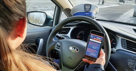 Ta aplikacja to narzędzie policjantów. Kierowcy też mogą ją mieć