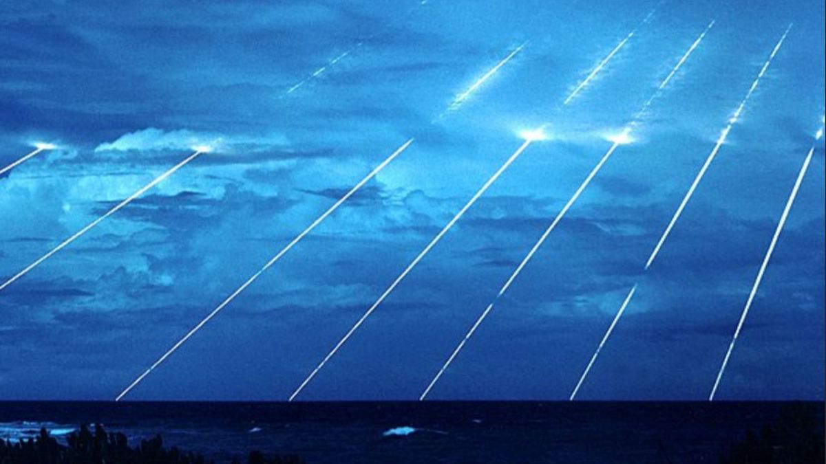 Zwiastun zagłady: test atomowych pocisków Peacekeeper, zmierzających w stronę powierzchni ziemi