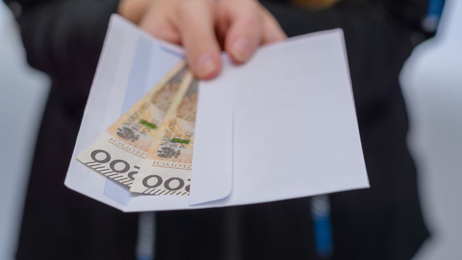 Internauci wskazują, ile dać do koperty na chrzest i komunię