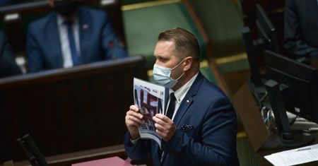 Czarnek wyszedł na mównicę i grzmiał. "Wy chcecie seksualizować dzieci"