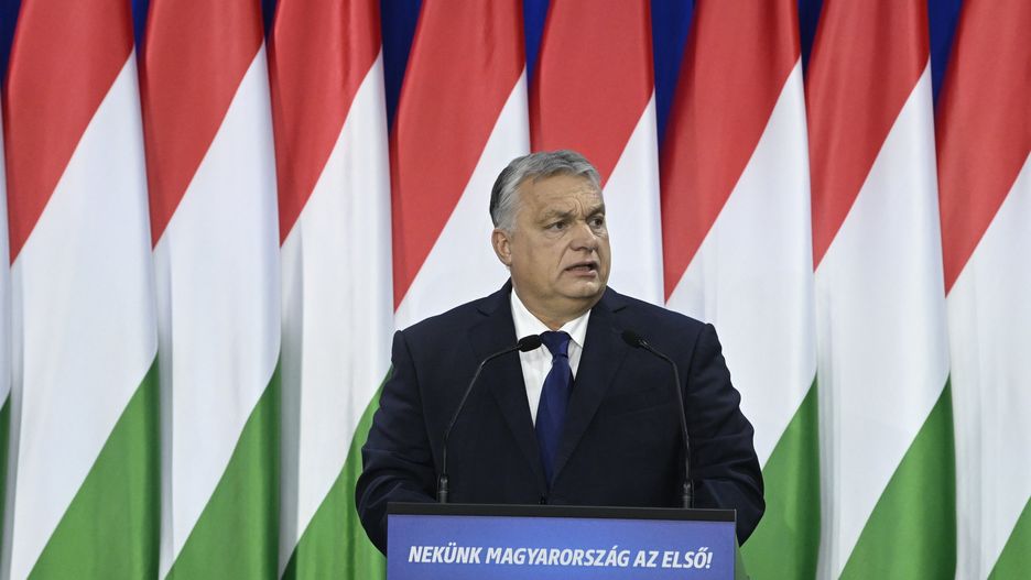 Hungarian Prime Minister Viktor Orban delivers his annual 'State of Hungary' address in Budapest, Hungary, 17 February 2024. The inscription on the podium reads: 'For us Hungary is the first!'. EPA/SZILARD KOSZTICSAK HUNGARY OUT Dostawca: PAP/EPA.