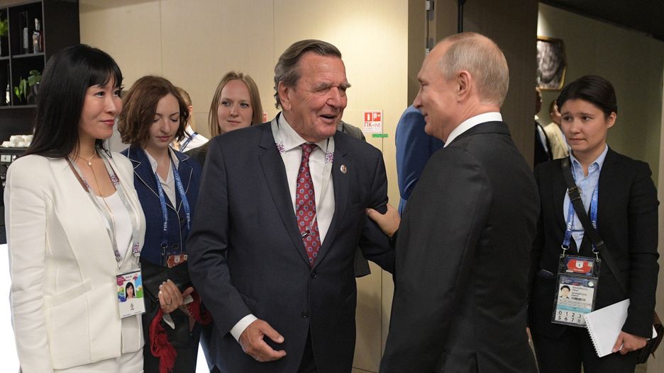 "FAZ" o siatce rosyjskich wpływów w Niemczech. To nie tylko Schroeder 