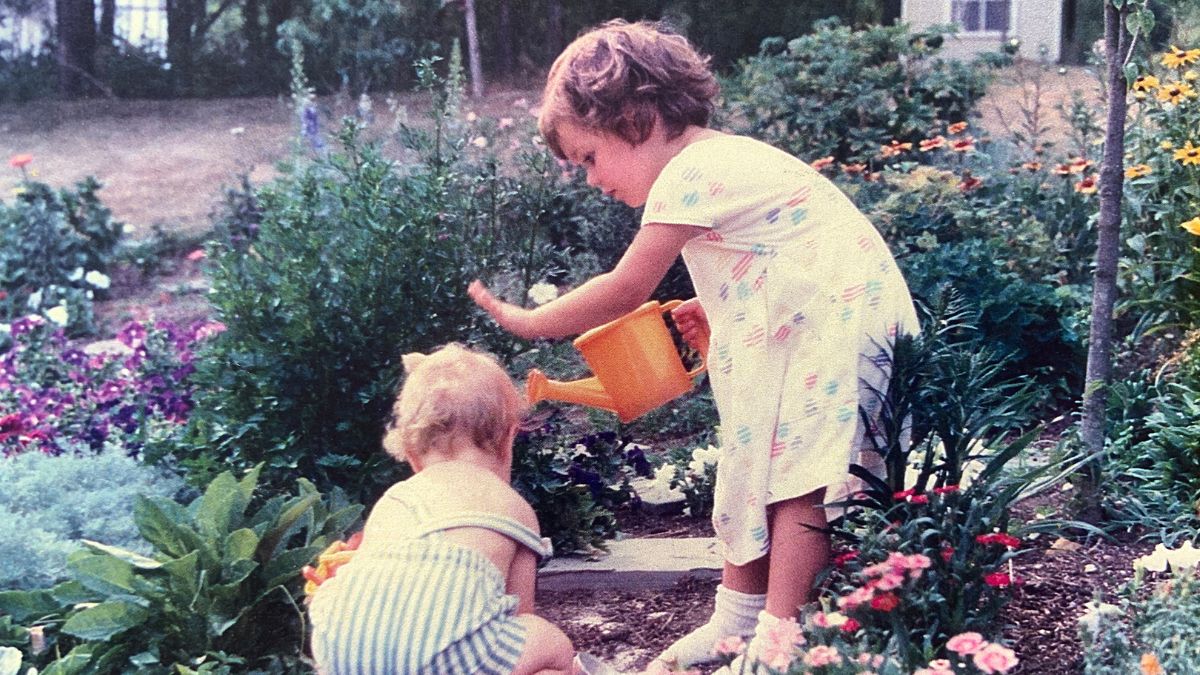 Dzieci PRL zajadały się agrestem (zdjęcie ilustracyjne)