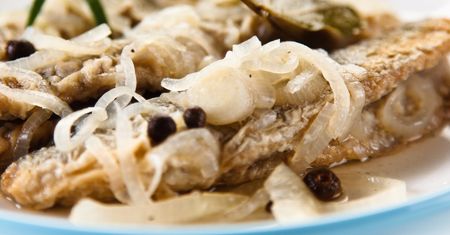 W PRL-u była flagowym daniem. Dziś Polacy wolą zajadać się sushi