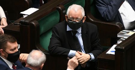 Koziński: "PiS i PO nisko, coraz niżej. Która z tych partii lepiej poradzi sobie z impasem?" [OPINIA]