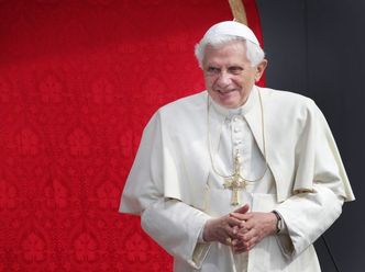Benedykt XVI jest umierający? "Cierpi na postępujący paraliż"