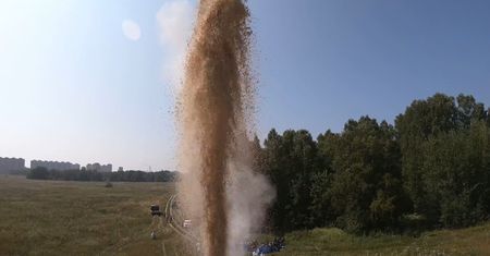 Coca-cola, soda oczyszczona i ocet. Rosjanie doprowadzili do największej eksplozji napoju w historii