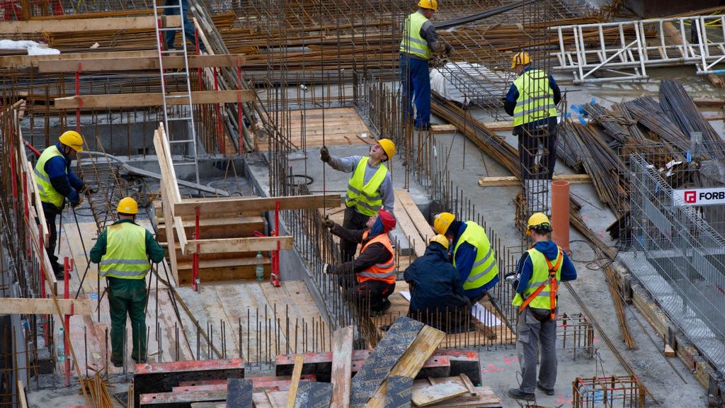 Skysawa Skyscraper Construction In Warsaw
Builders are seen at the Skysawa worksite on September 2, 2020 in Warsaw, Poland. Skysawa is a High rise Class A offices project that will deliver approx. a total of 39.000 sq. m. of work place. Construction deadline is around Q2 2022. (Photo by Aleksander Kalka/NurPhoto via Getty Images)
NurPhoto
builders, citylife, class a, construction, grattacielo, offices, phn, polen, polonia, polska, skysawa, varsavia, warschau, warszawa, workers, buisness