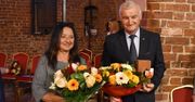 Malbork: Oto kolejni zasłużeni dla miasta. Były starosta oraz przewodnicy z dwóch organizacji odebrali tytuły podczas uroczystej sesji