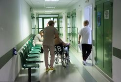Choroba atakuje w wakacje. Lekarze zwracają uwagę na kostki lodu