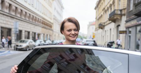 Minister PiS się tłumaczy. Oto co dziennikarze zastali pod kościołem