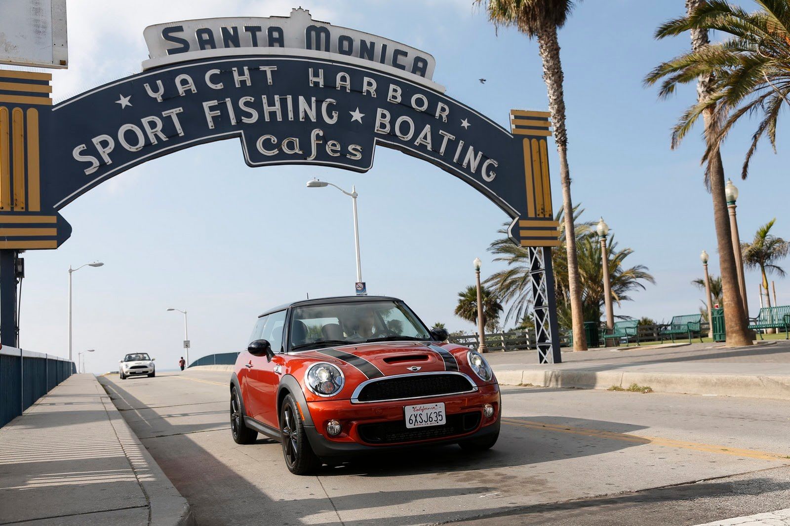 Galeria Mini jako celebracja sprzedaży półmilionowego egzemplarza w USA 122