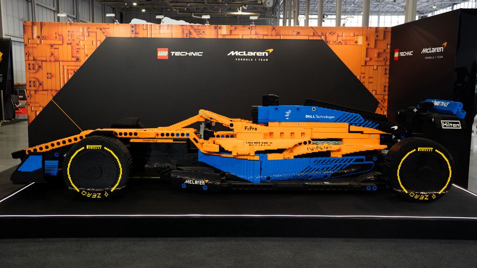 Na bolid McLaren składa się aż 288 315 tysięcy klocków LEGO. To 