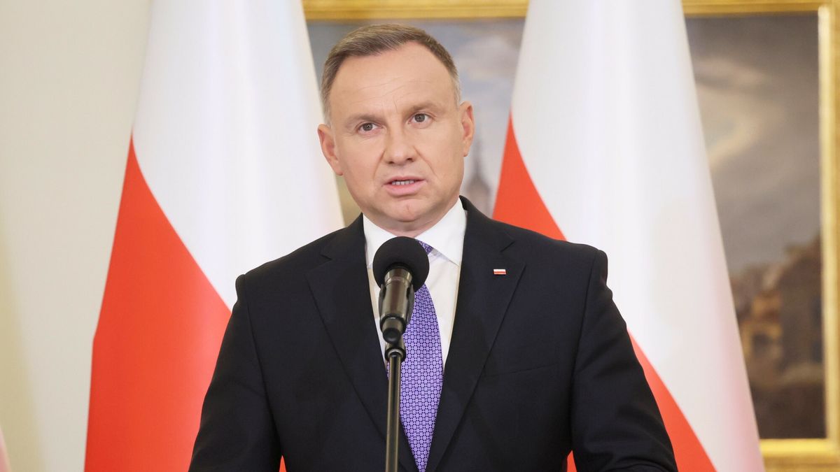 Prezydent Duda podpisa? nowelizacj? emerytur pomostowych
Fot. Pawel Wodzynski/East News Warszawa, 16.08.2023. Palac Prezydenckim. Uroczyste podpisanie przez prezydenta Andrzeja Dude nowelizacji ustawy o emeryturach pomostowych. N/z: Andrzej Duda.
Pawel Wodzynski