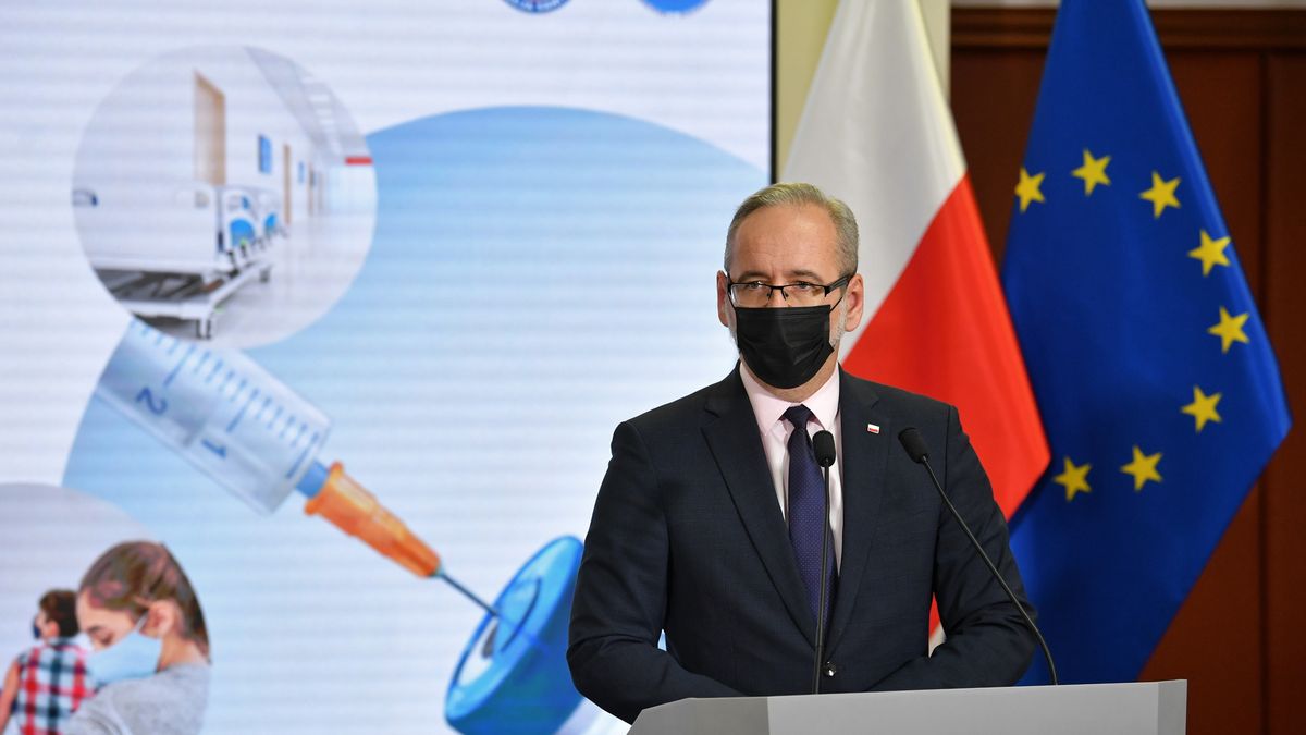 Adam Niedzielski w trakcie konferencji prasowej