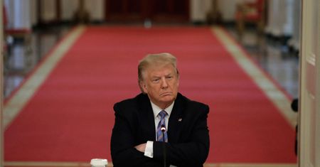 Trump dał firmom 45 dni na zamknięcie biznesu. Chińskie aplikacje zakazane