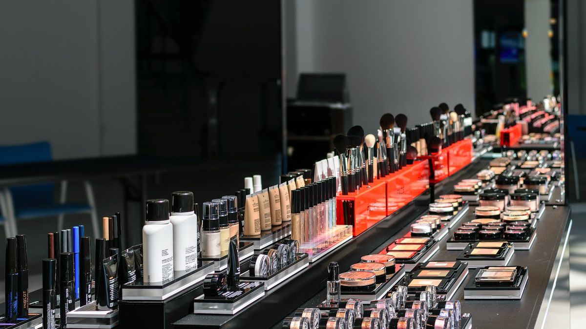 Internautka podzieliła się patentem na dobór koloru pomadki