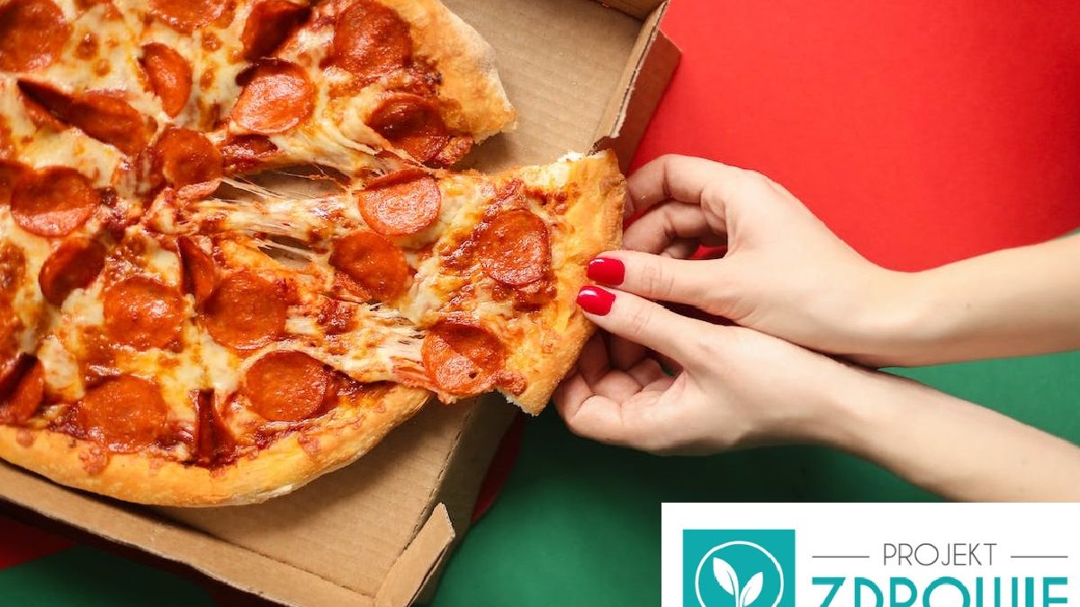 Jak schudnąć jedząc pizzę podczas spotkań ze znajomymi - poznaj 5 skutecznych porad!