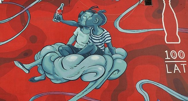 Murale w Warszawie i Krakowie z okazji stulecia Coca-Coli