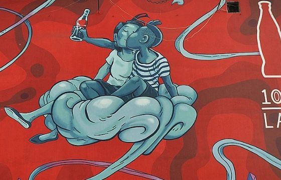 Murale w Warszawie i Krakowie z okazji stulecia Coca-Coli