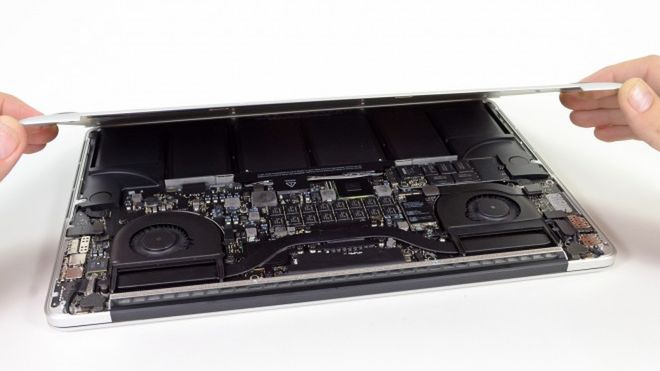Nowy MacBook Pro rozebrany do rosołu 1
