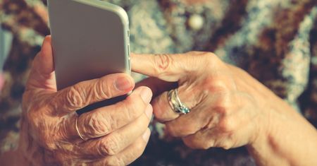 Rząd chce położyć kres SMS-om wyłudzającym dane. Podano termin