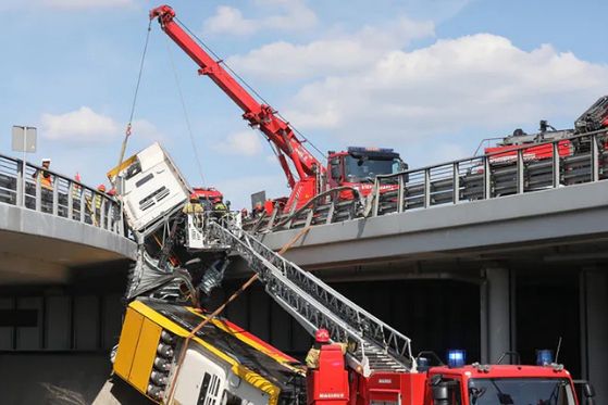 Warszawa. Wypadek autobusu na S8