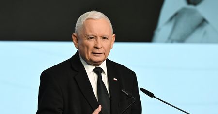 Kaczyński tłumaczy Nawrockiego. "Realnie miał jedno mieszkanie"