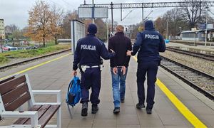 "Łowcy pedofilów" zatrzymali niewinnego mężczyznę. Sam wezwał policję