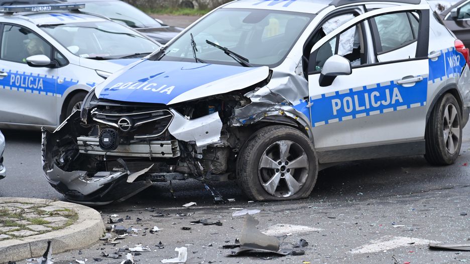Pościg ulicami Szczecina. 28-latek ukradł auto, chciał staranować dwa radiowozy (zdjęcie ilustracyjne)
