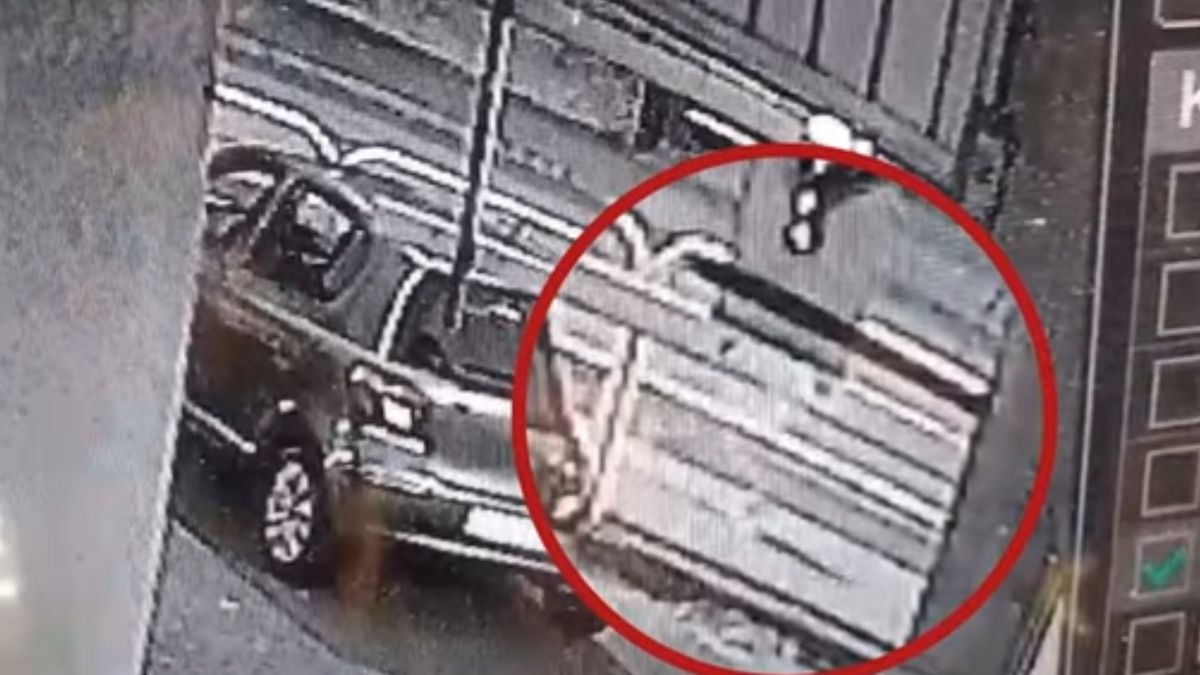 2-latek biegał po ulicy w samej piżamie.