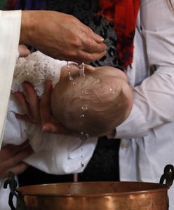 Dziecko zmarło podczas chrztu. Opinia publiczna w Rumunii wstrząśnięta