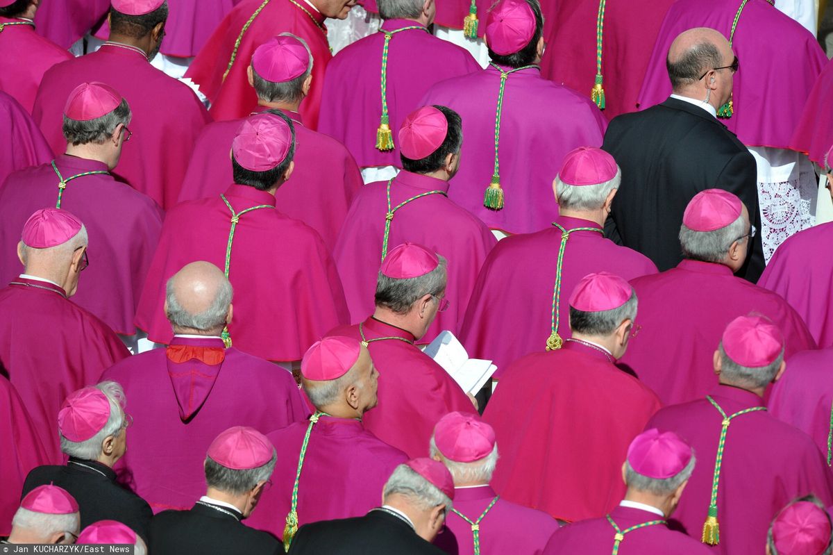Włochy. Policjanci przebrali się za księży i złapali przestępców, przebranych za kardynałów