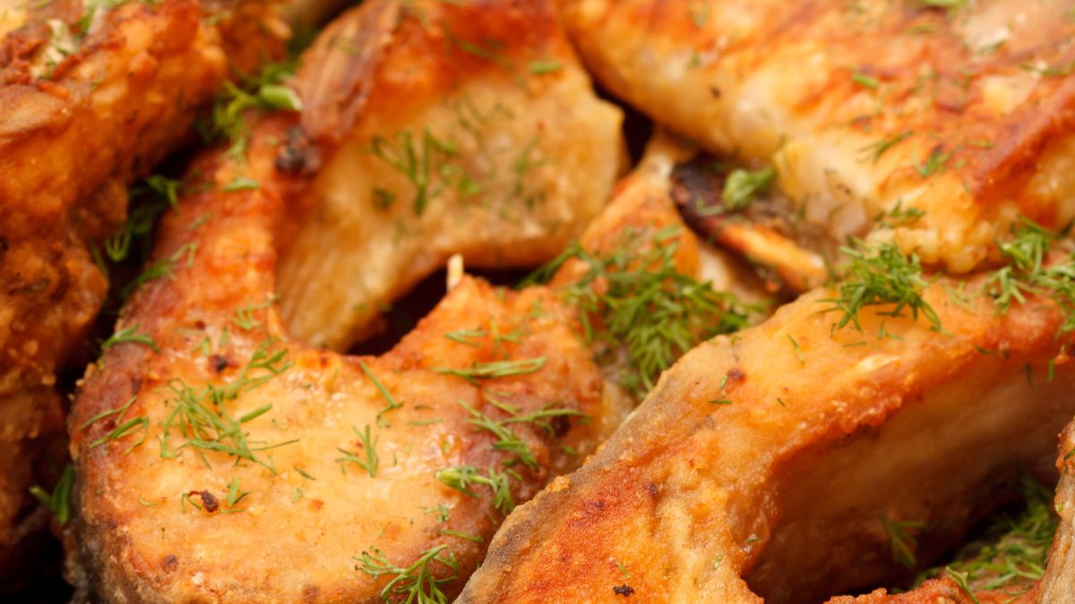 Ponad połowa Polaków położy na wigilijnym stole tę rybę. Powód jest jednoznaczny.