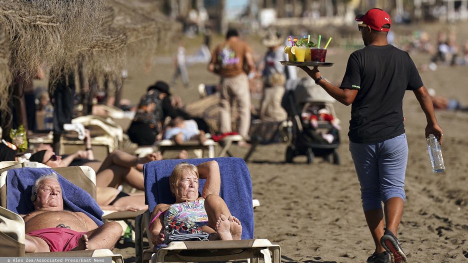 W Maladze korzystają z grudniowych upałów