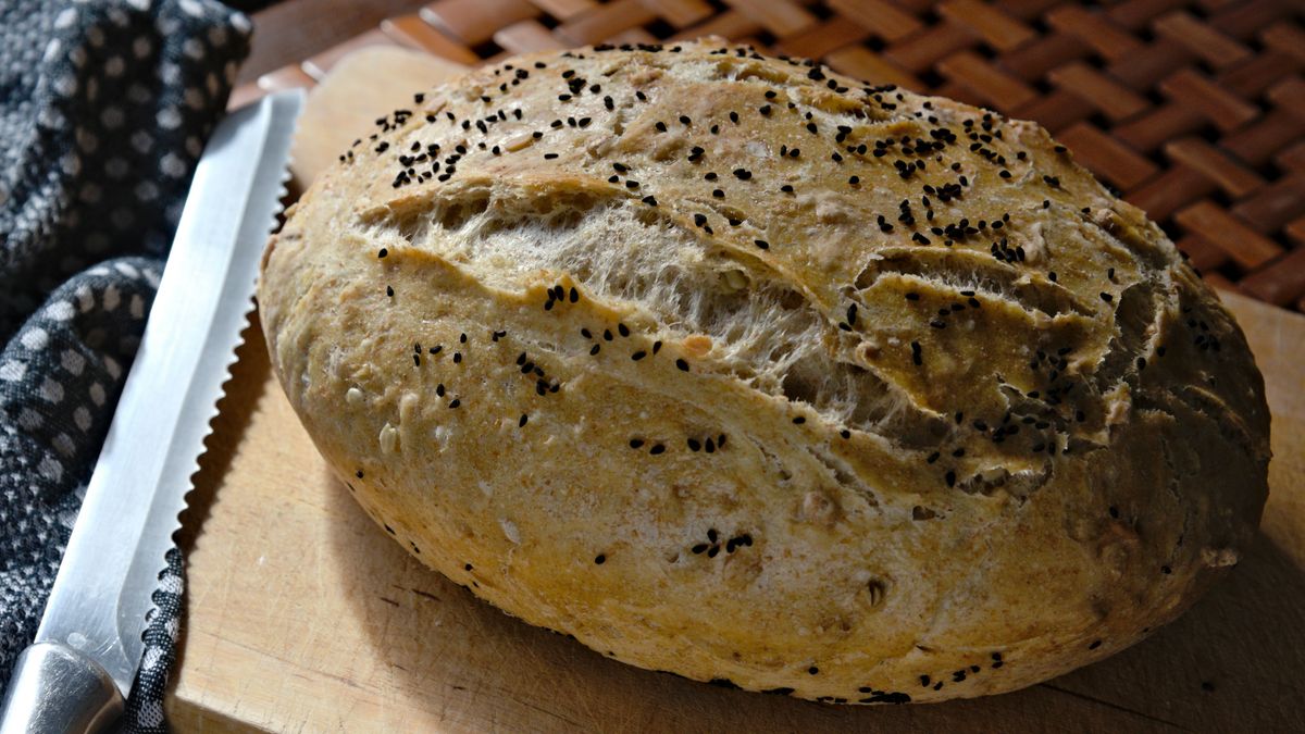 Bochenek chleba z czarnuszką- Pyszności