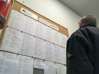 Zamiast podwyżek będą zwolnienia. Ekonomista mówi, co zrobią pracodawcy